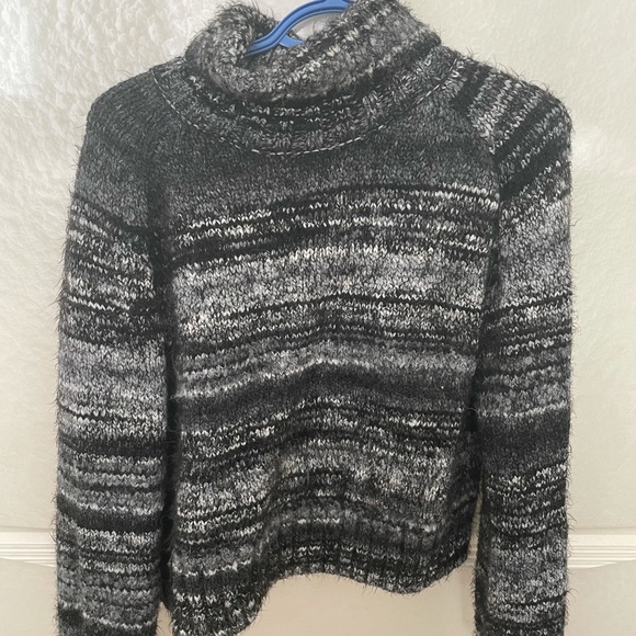 Babaton Wool Blend Turtle Neck Grey/Back in Size S - Picture 1 of 3
